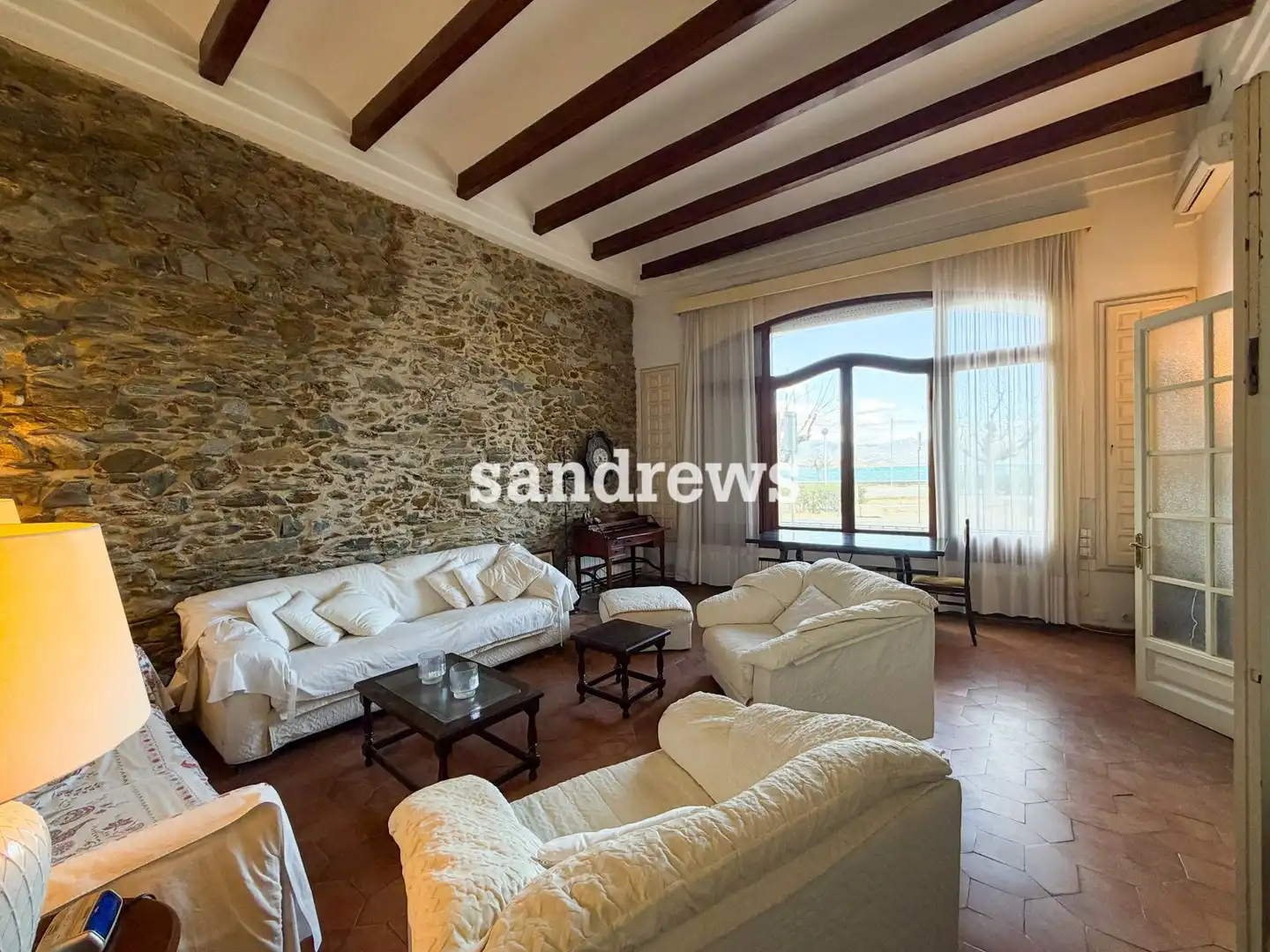 Sala d'estar de Casa adosada en venda en El Port de la Selva amb Aire condicionat, Calefacció i Jardí privat