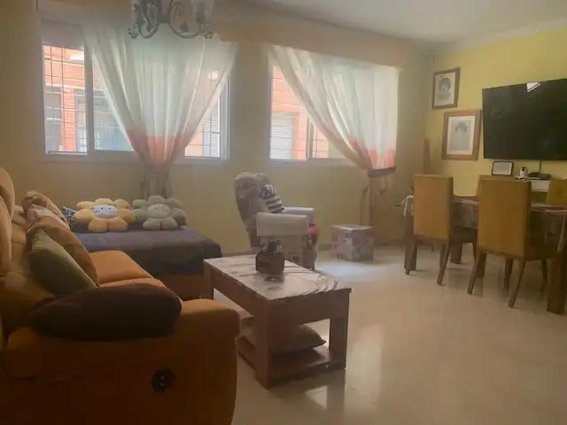 Wohnzimmer von Erdgeschoss zum Verkauf in Badalona mit Klimaanlage, Heizung und Ofen