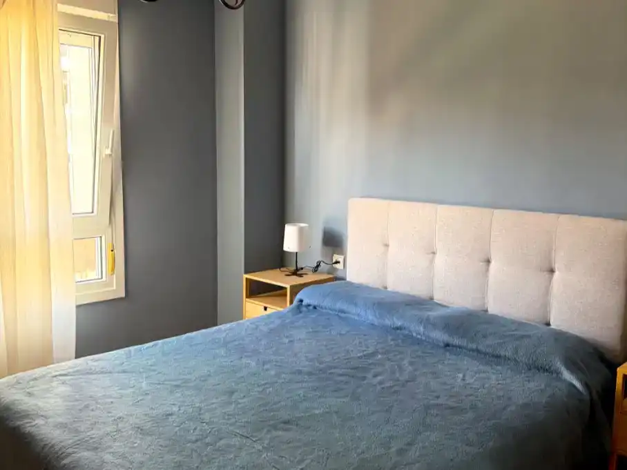 Dormitori de Pis de lloguer en Béjar amb Parquet, Moblat i Balcó