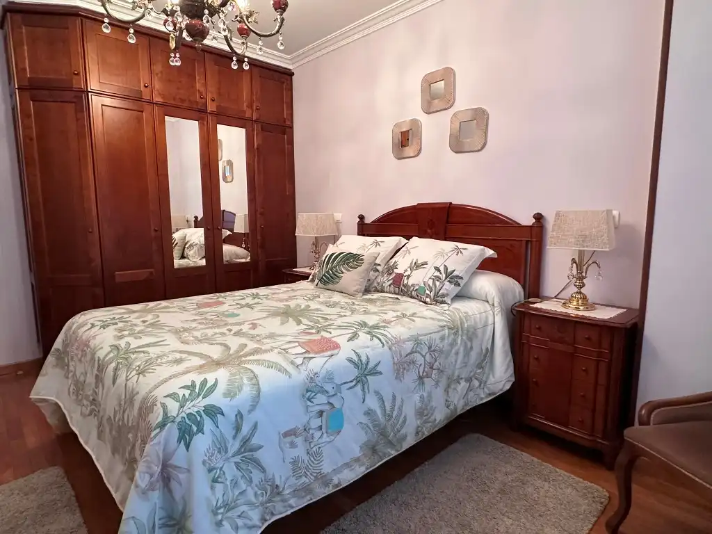 Habitación de Piso en venta en Gijón  con Calefacción, Parquet y Amueblado