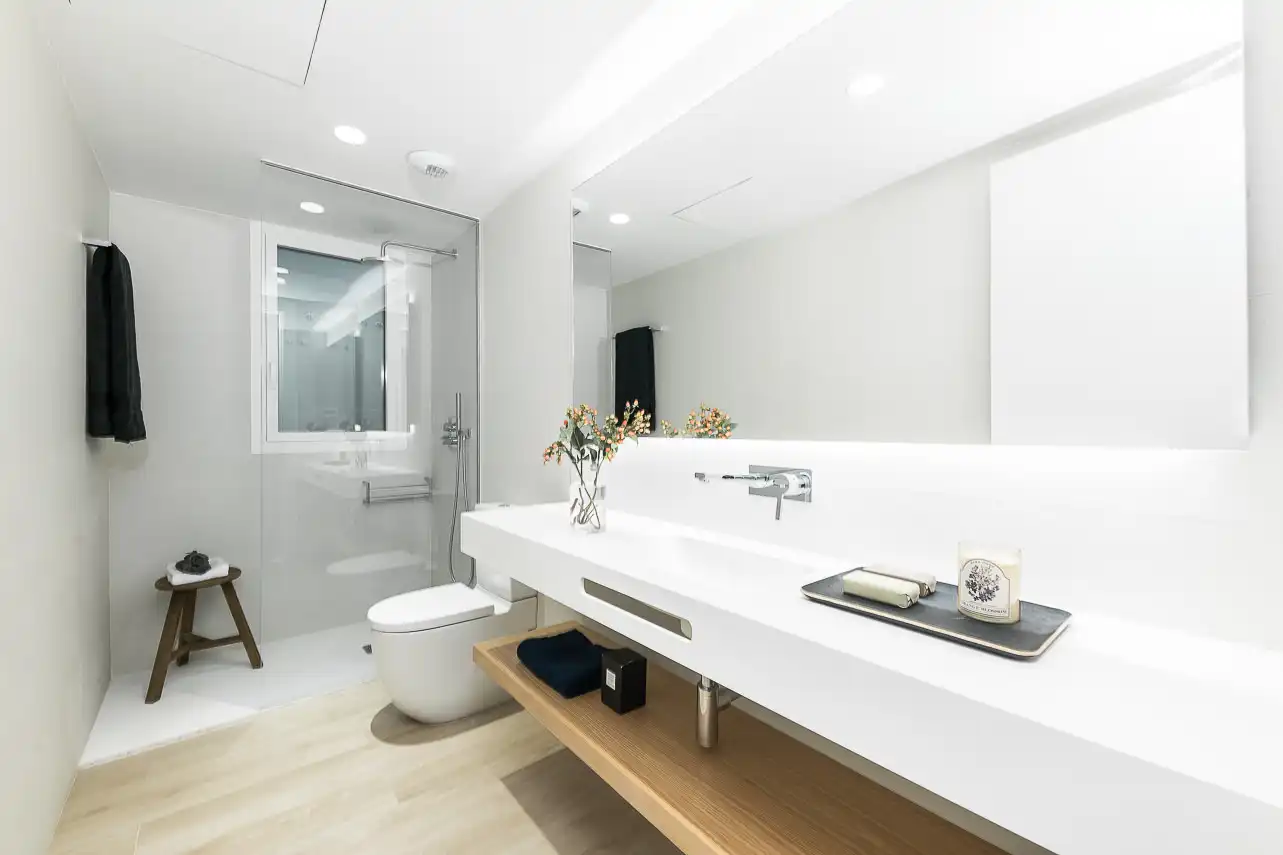 Baño de Apartamento de alquiler en Barcelona con Aire acondicionado, Calefacción y Jardín privado