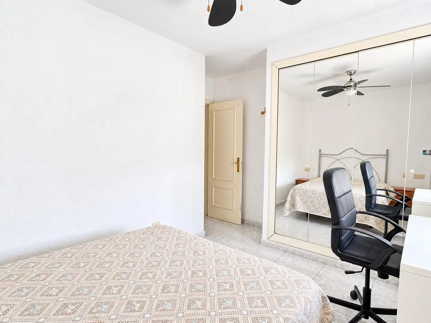 Habitación de Piso de alquiler en Málaga con Amueblado y Balcón