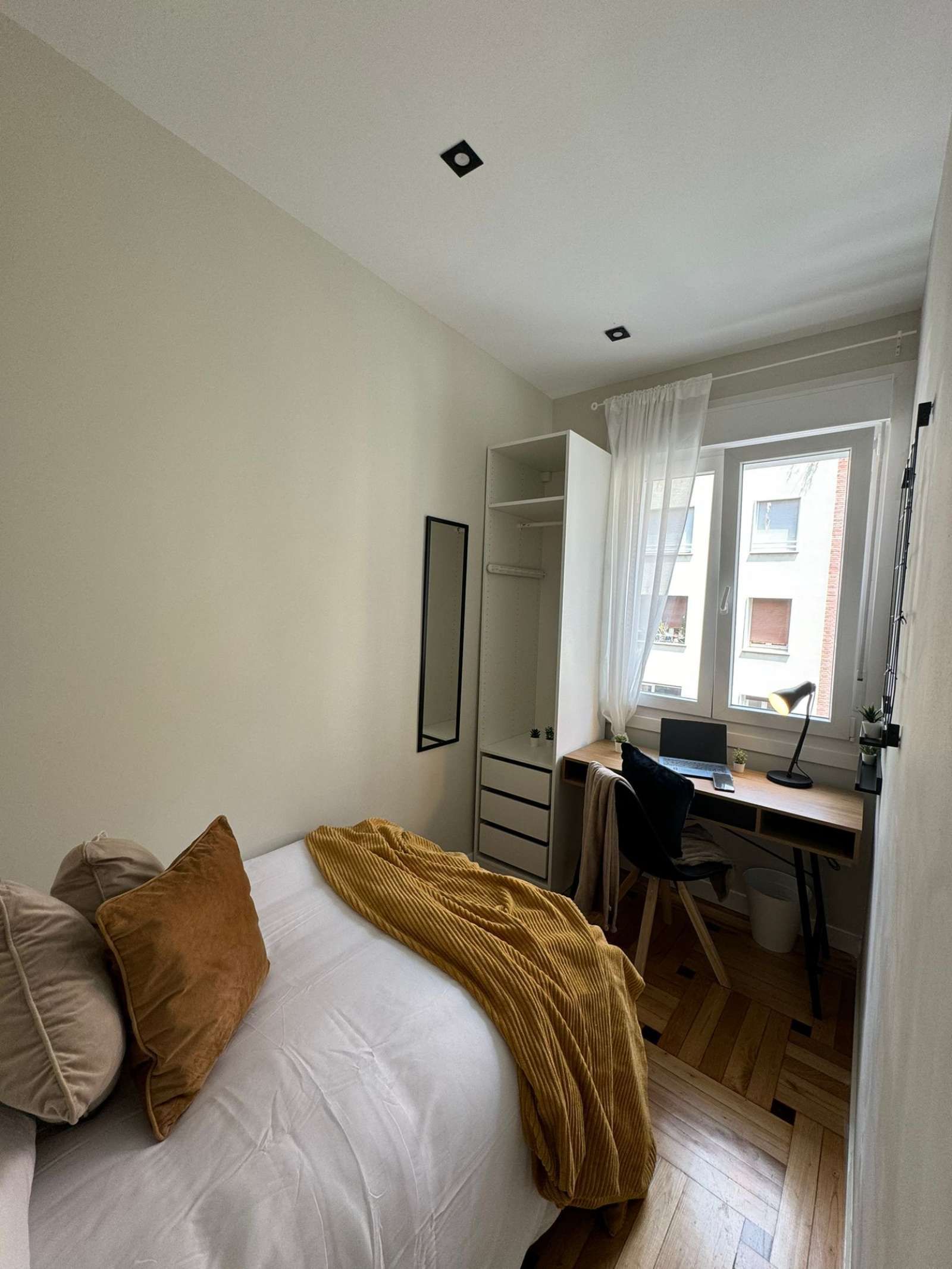 Bedroom of Flat to share in  Madrid Capital  with Air Conditioner, Terrace and Furnished