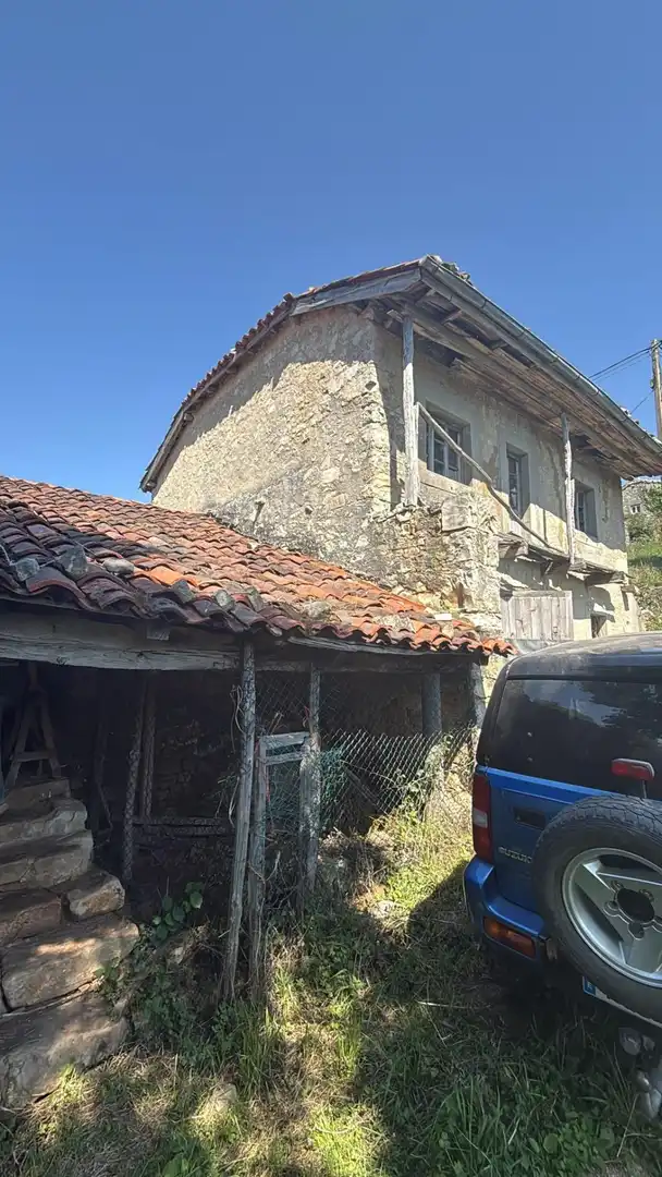 Außenansicht von Country house zum Verkauf in Belmonte de Miranda mit Privatgarten und Abstellraum