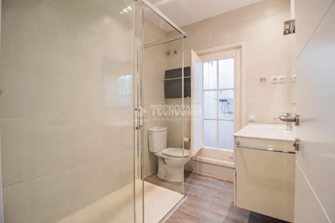 Baño de Casa adosada en venta en Sant Cugat del Vallès con Calefacción y Terraza