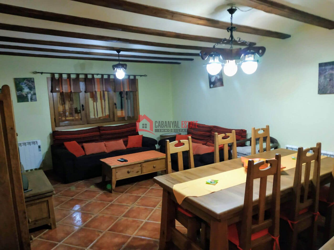 Sala d'estar de Casa adosada en venda en Mora de Rubielos amb Calefacció, Terrassa i Traster
