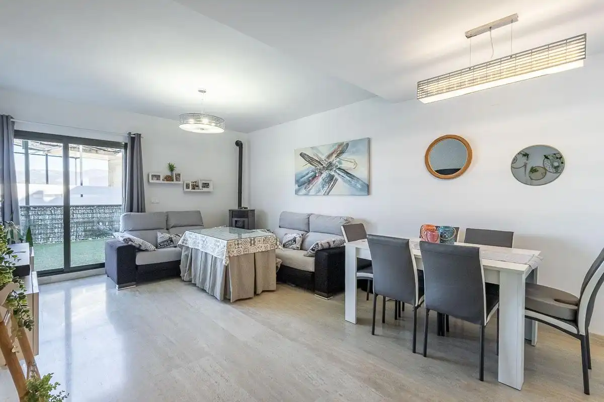 Comedor de Casa adosada en venta en Las Gabias con Piscina comunitaria