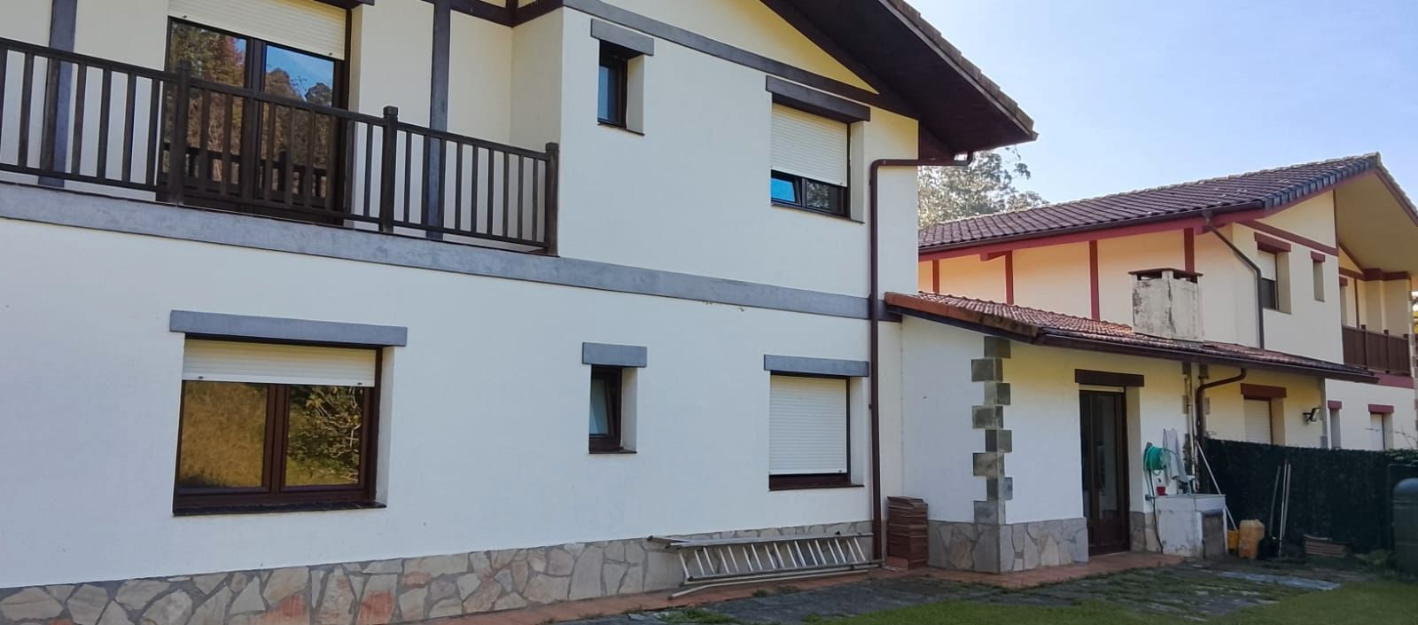Vista exterior de Casa o xalet en venda en Maruri-Jatabe amb Calefacció, Jardí privat i Terrassa