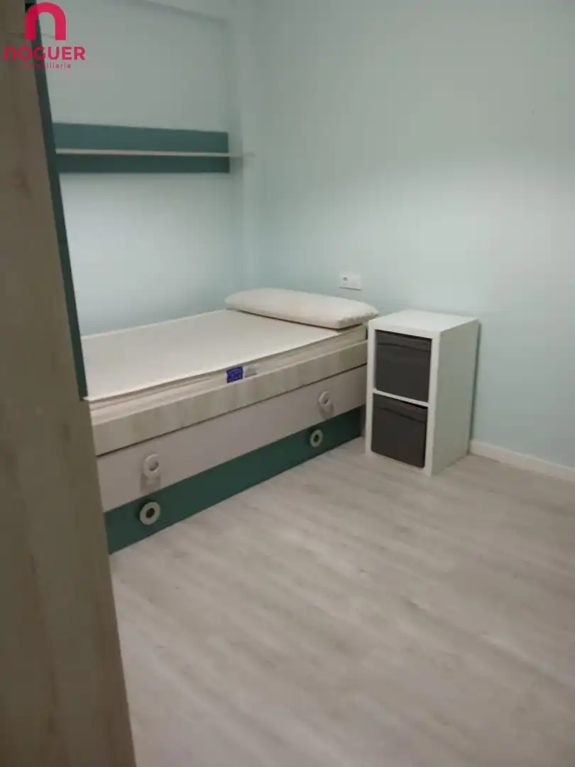 Schlafzimmer von Wohnung zur Miete in Córdoba mit Heizung und Möbliert