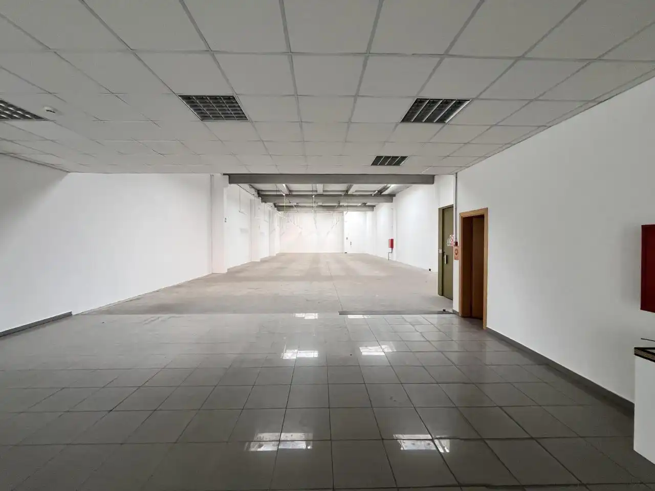 Fabrikhallen zur Miete in Badalona