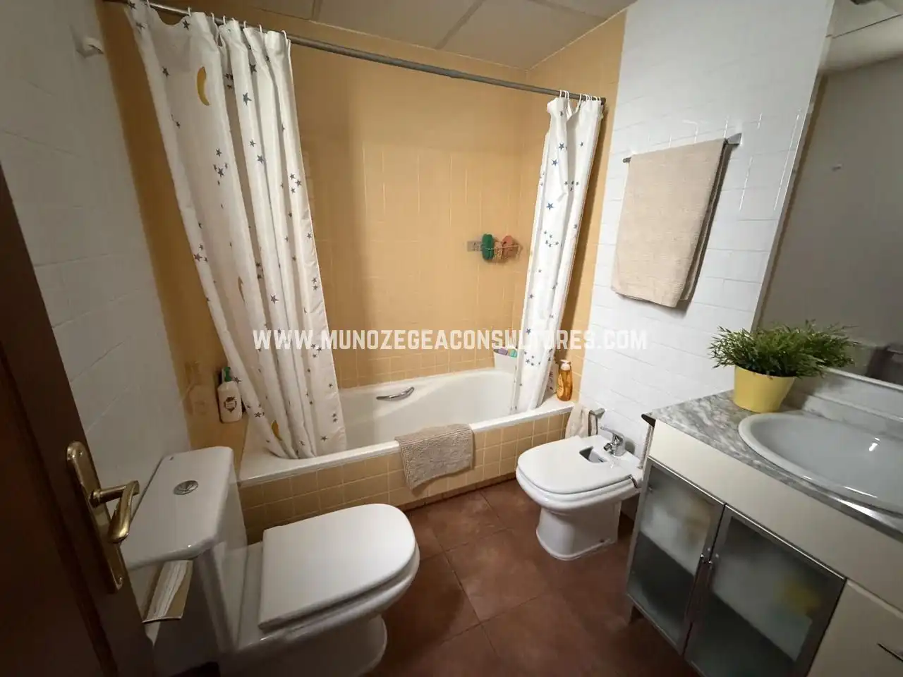Bany de Casa o xalet en venda en Lucena amb Aire condicionat, Terrassa i Traster