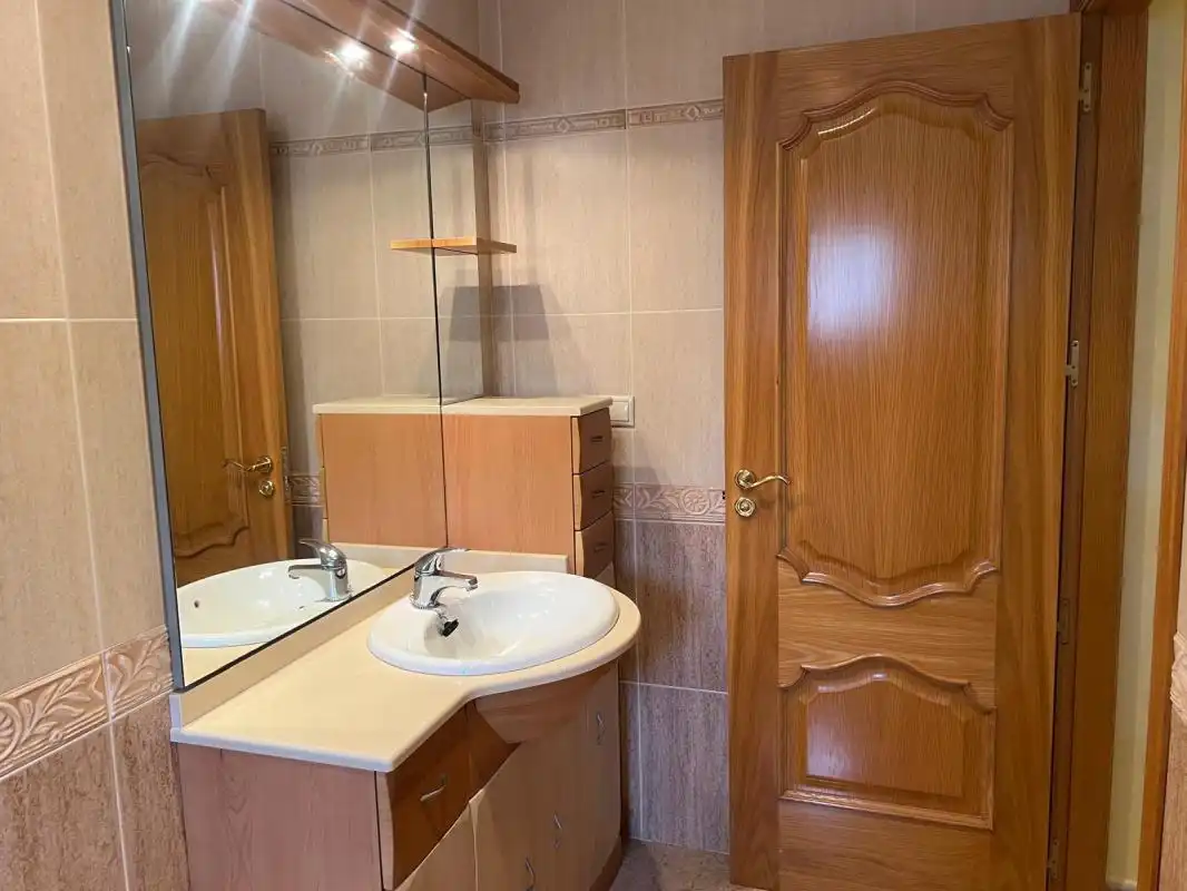 Bany de Casa adosada en venda en Algueña amb Aire condicionat, Calefacció i Terrassa