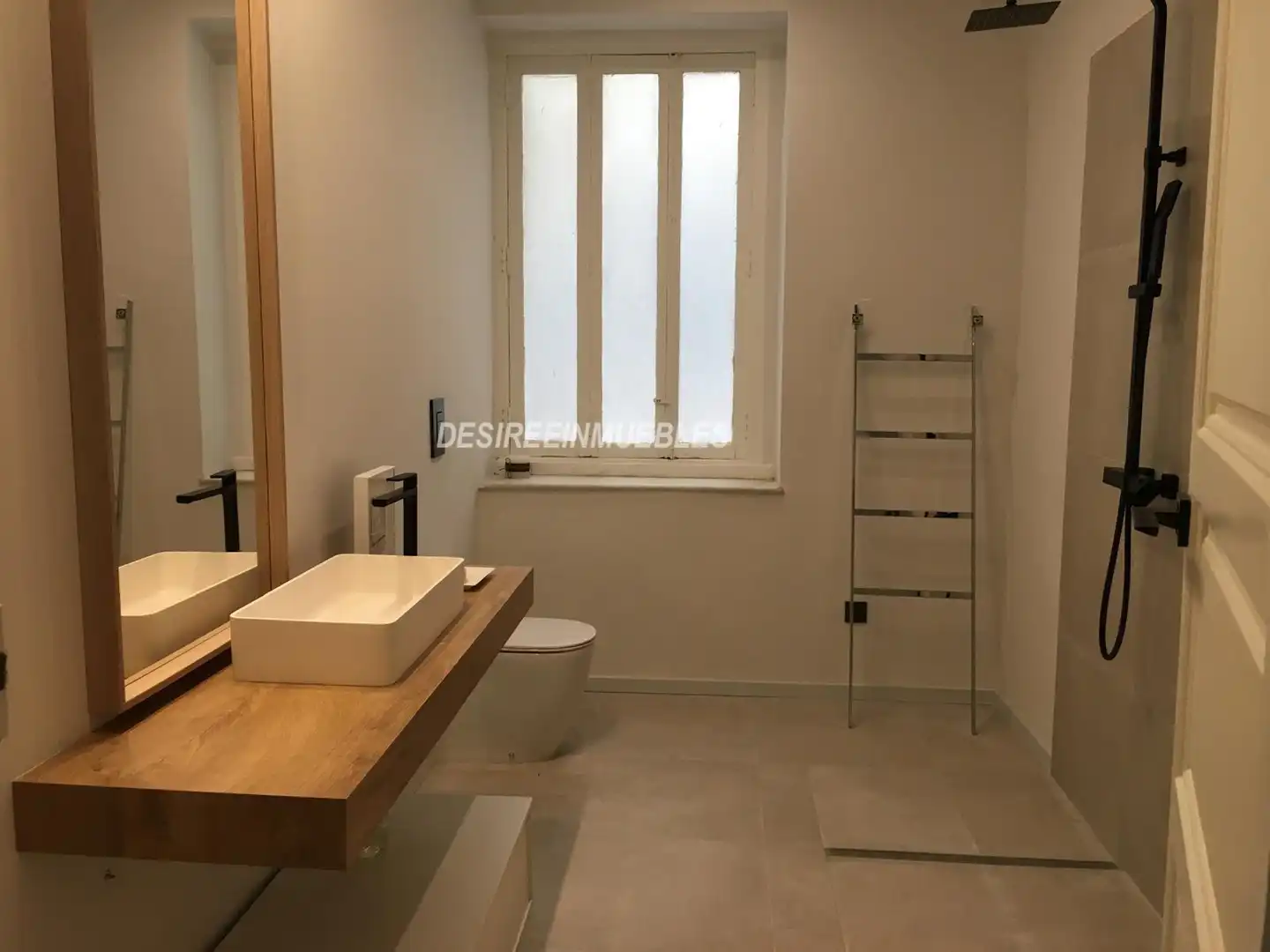Baño de Oficina de alquiler en Valencia con Aire acondicionado, Calefacción y Terraza