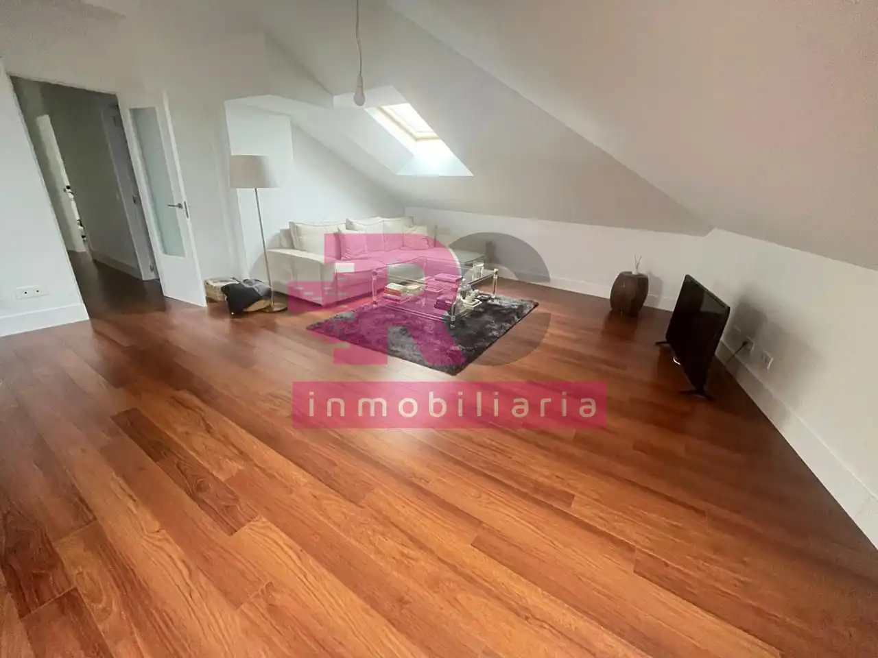 Wohnzimmer von Dachboden zum Verkauf in Salamanca mit Klimaanlage und Heizung