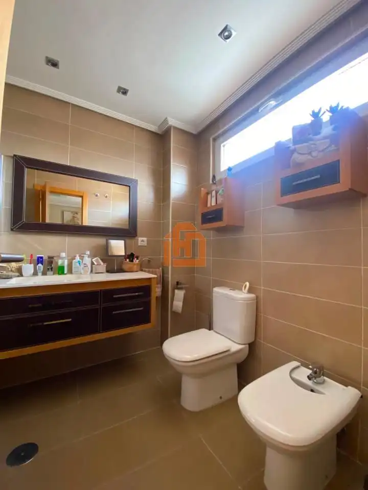 Baño de Casa adosada en venta en San Andrés del Rabanedo con Calefacción, Jardín privado y Trastero