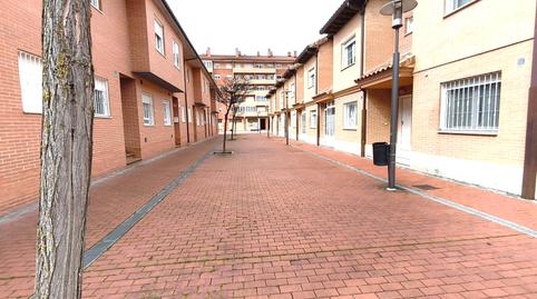 Foto 2 de Casa adosada en venta en Santo Domingo - La Estación, Aranda de Duero