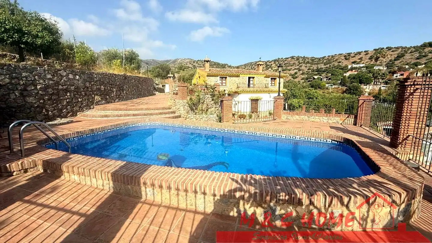 House with pool for sale in Churriana