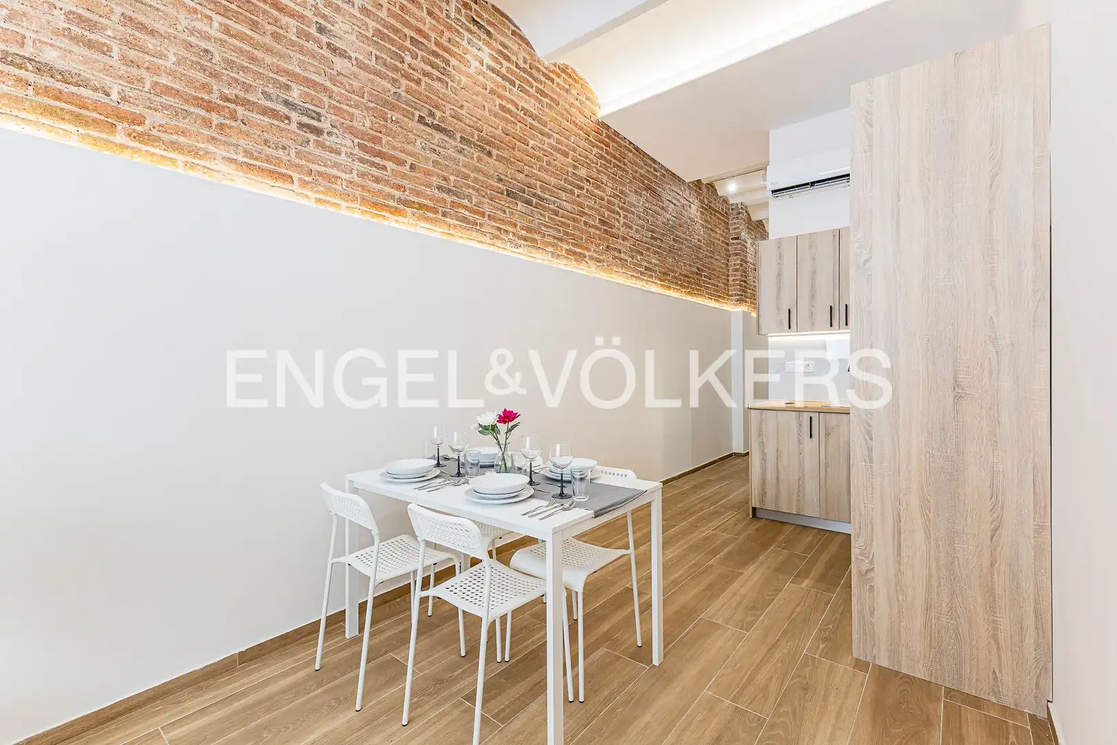 Menjador de Apartament en venda en Barcelona amb Aire condicionat i Calefacció
