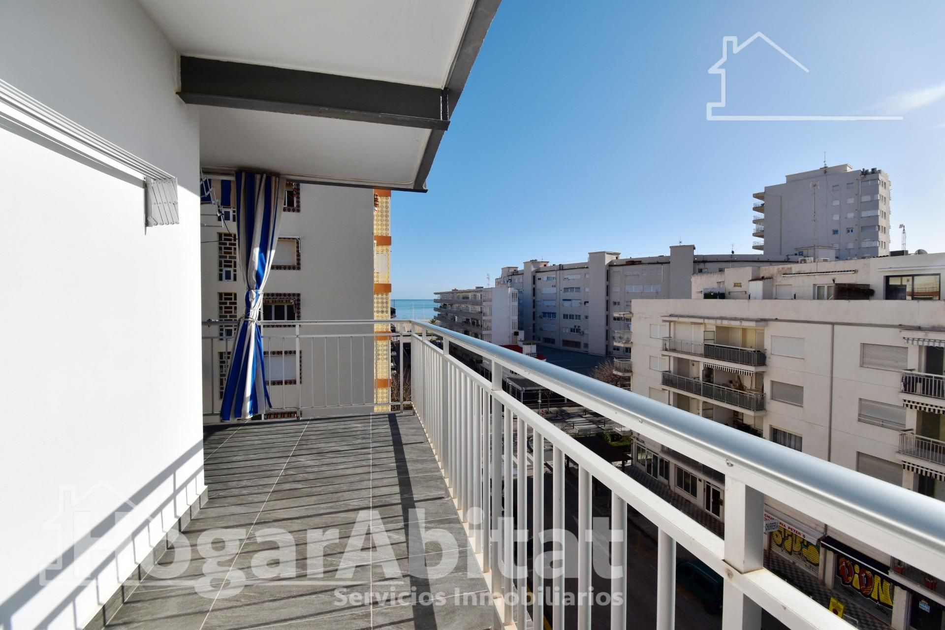 Dormitori de Pis en venda en Gandia amb Terrassa i Moblat