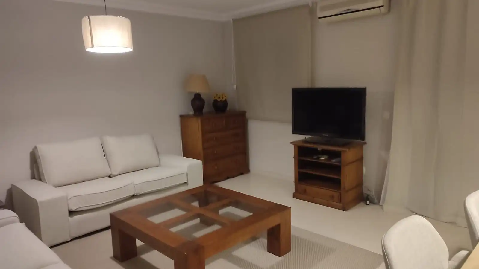 Sala d'estar de Àtic de lloguer en Málaga amb Aire condicionat, Terrassa i Moblat