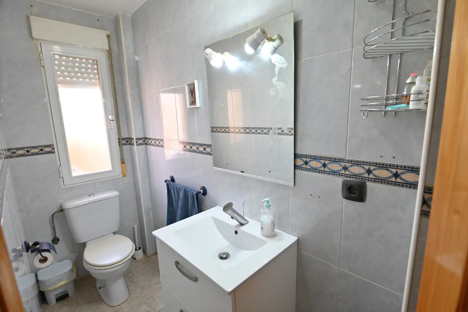 Baño de Casa adosada en venta en Las Gabias con Aire acondicionado, Trastero y Balcón