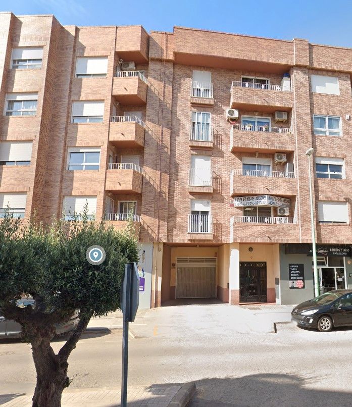 Vista exterior de Garatge en venda en La Pobla de Vallbona