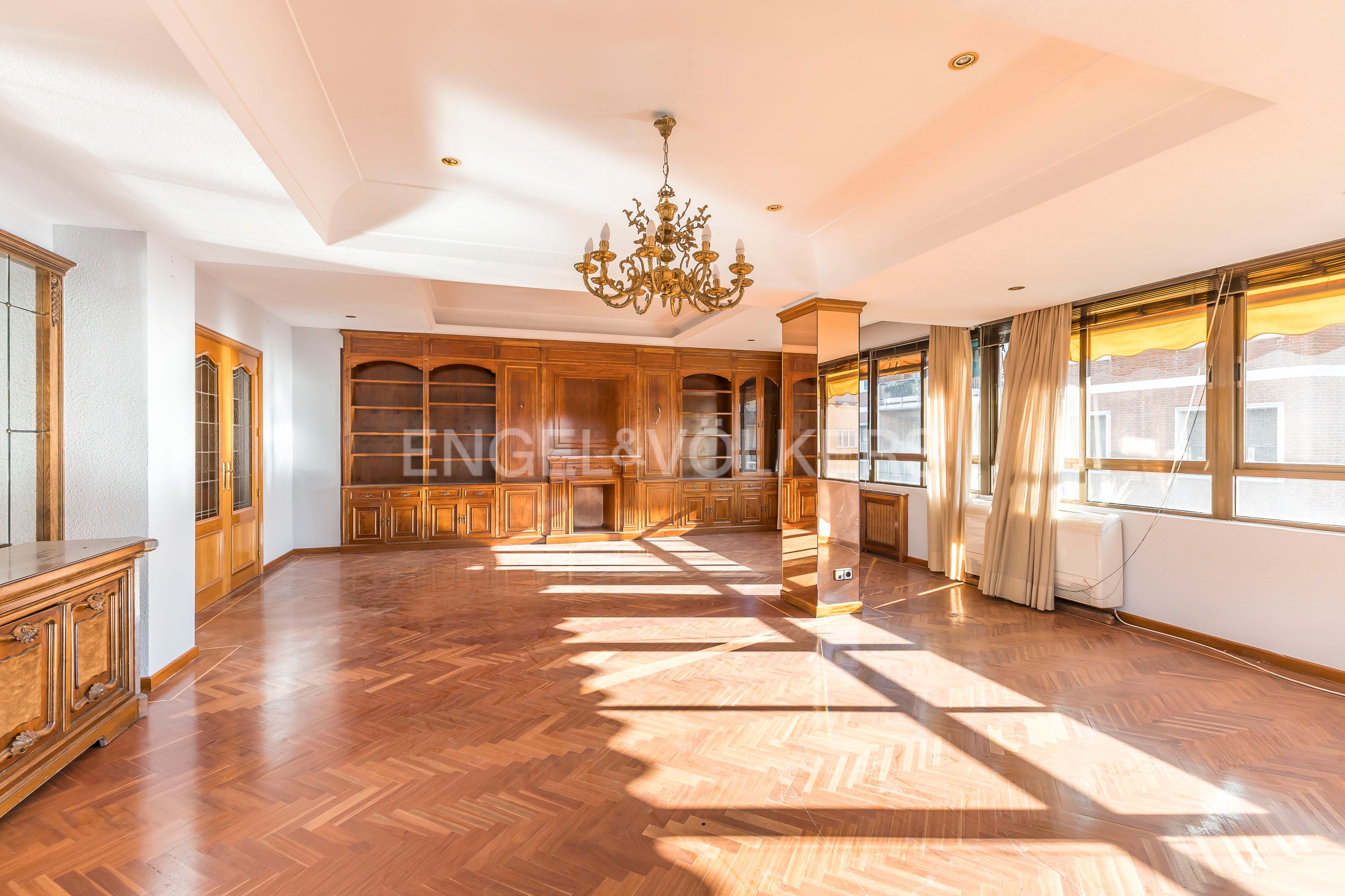 Living room of Apartment for sale in  Madrid Capital  with Air Conditioner, Heating and Parquet flooring