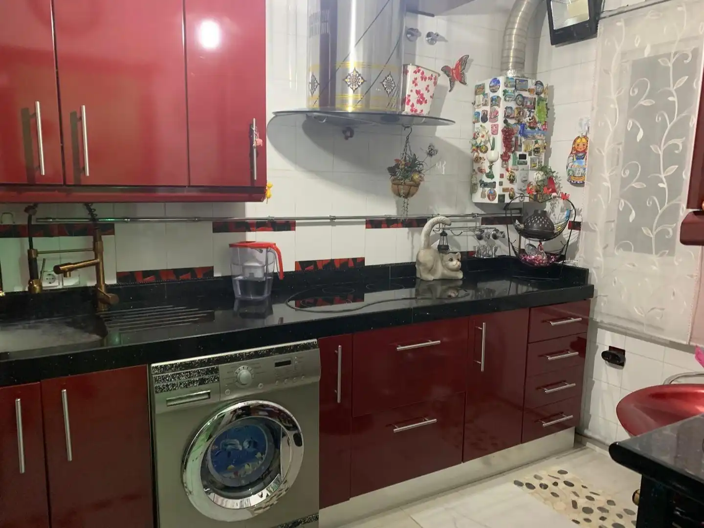 Cuina de Pis en venda en Sevilla amb Aire condicionat, Terrassa i Moblat