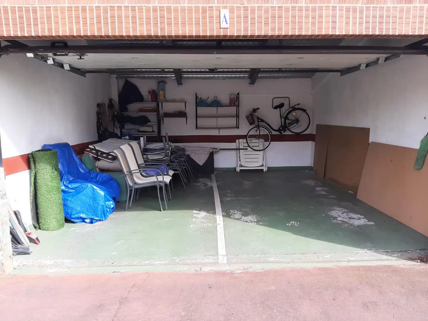 Parking de Casa adosada en venta en Villaquilambre con Calefacción, Jardín privado y Terraza