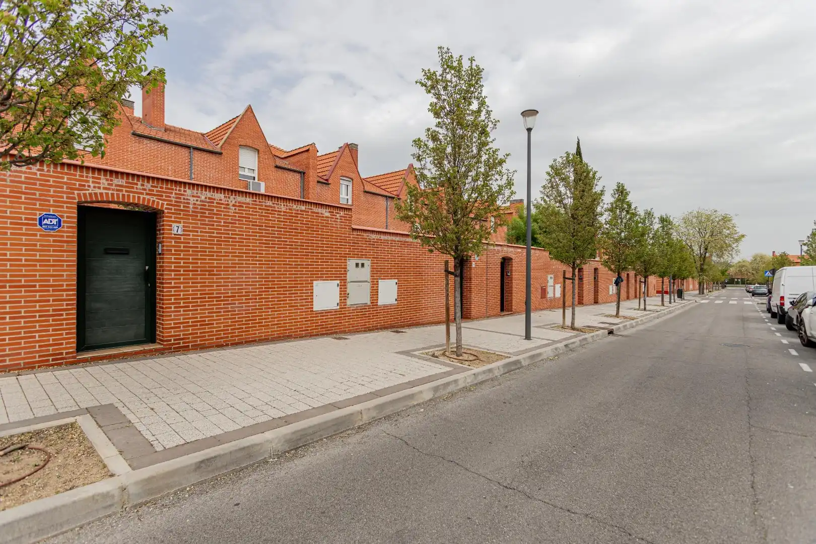 Vista exterior de Casa adosada en venda en Tres Cantos amb Calefacció, Terrassa i Traster
