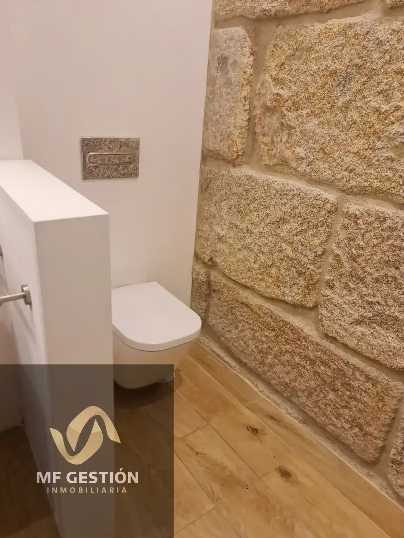 Bathroom of Flat for rent in Vigo   with Air Conditioner, Heating and Furnished