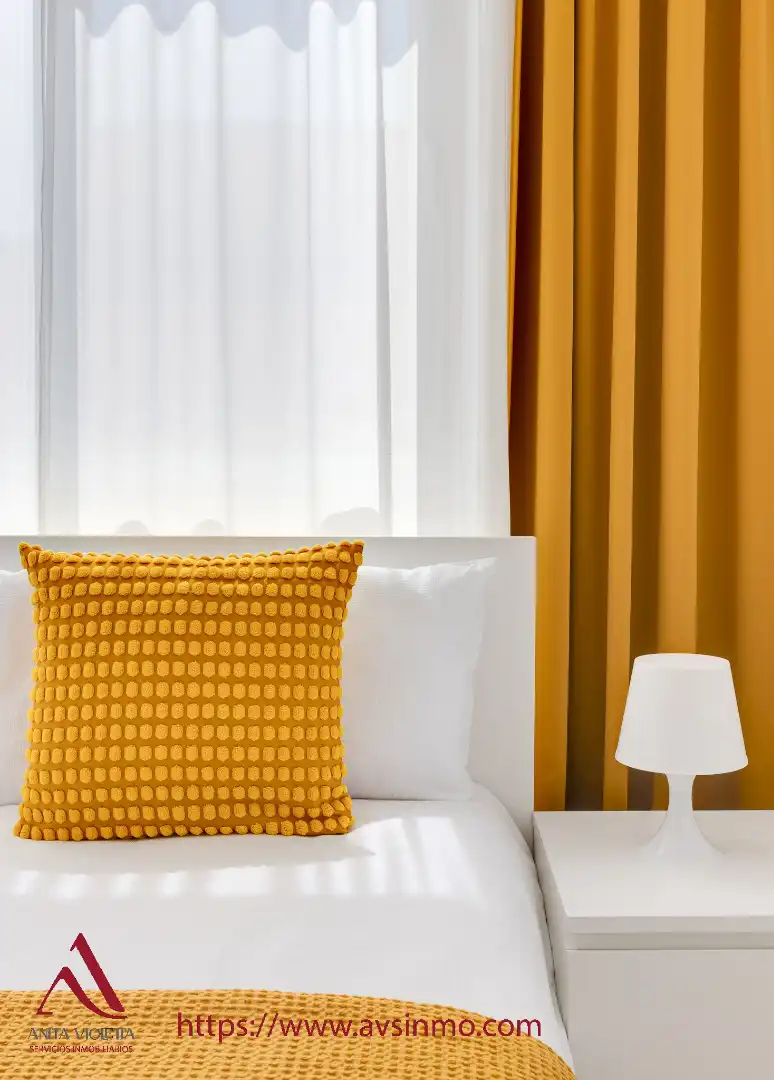 Habitación de Apartamento de alquiler en Torrevieja con Aire acondicionado, Amueblado y Lavadora