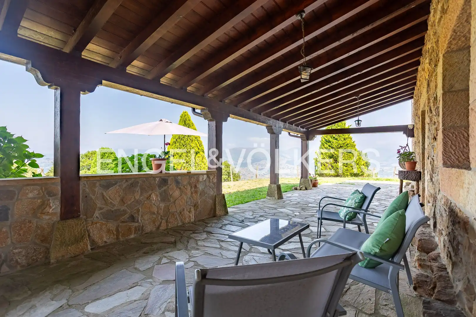 Terraza de Finca rústica en venta en Villacarriedo con Calefacción, Jardín privado y Terraza