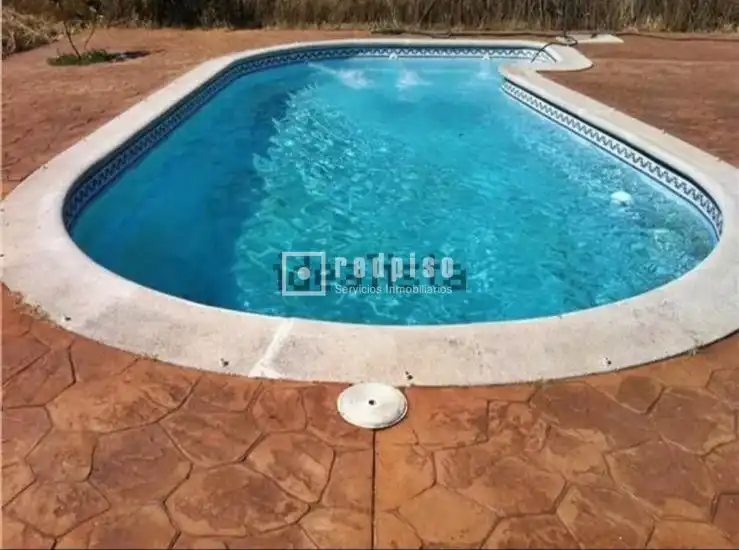 Piscina de Casa o xalet en venda en Hontoba amb Calefacció, Jardí privat i Traster