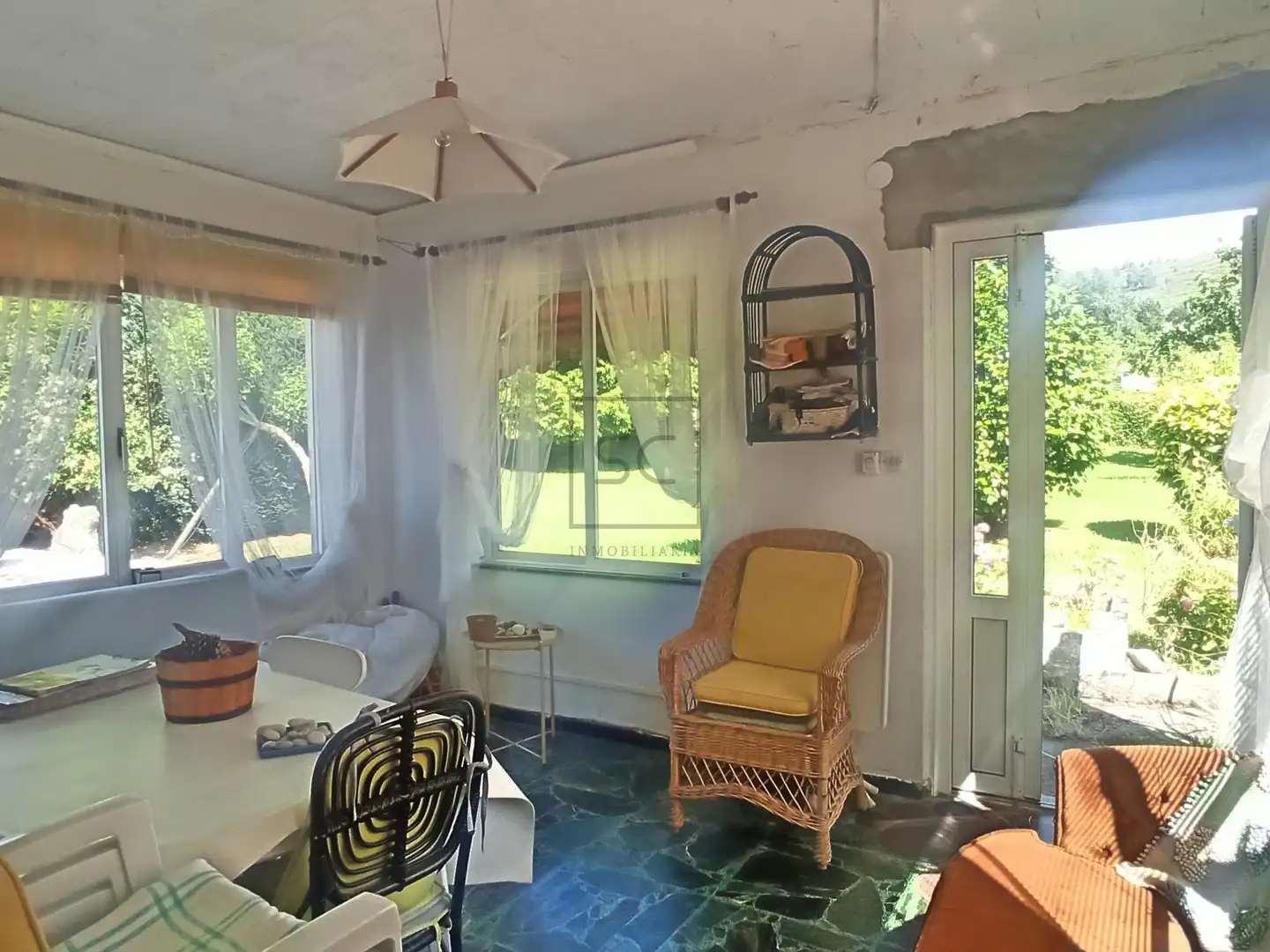 Sala d'estar de Casa o xalet en venda en Ferrol amb Jardí privat i Traster
