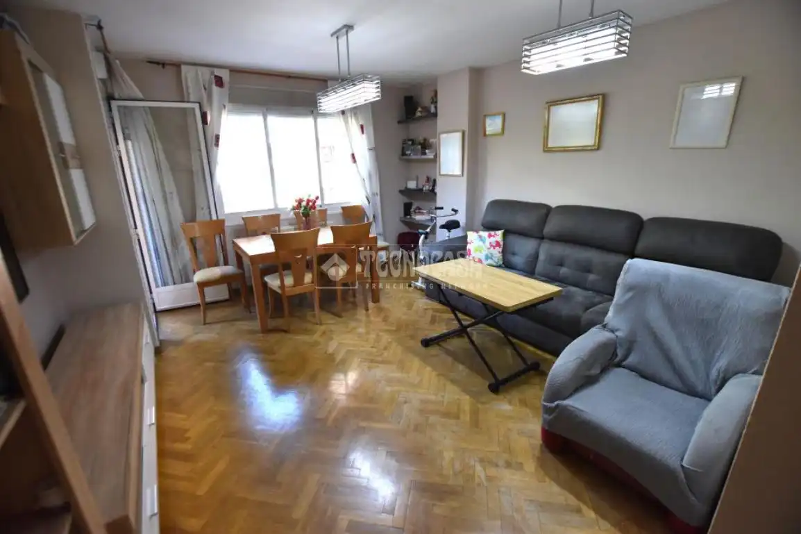 Living room of Flat for sale in Getafe  with Air Conditioner, Heating and Parquet flooring