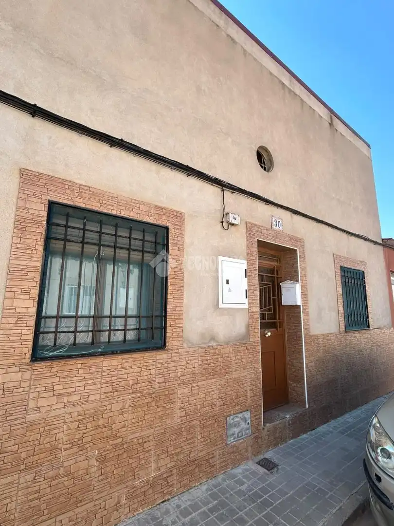 Casa aparellada en venda a El Poblado - Abulagar