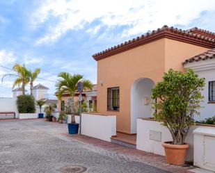 Vista exterior de Casa adosada en venda en Nerja amb Aire condicionat, Calefacció i Terrassa