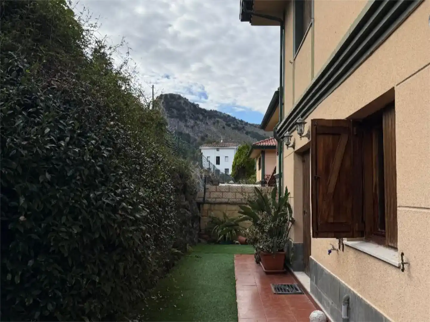 Vista exterior de Casa o chalet en venta en Castro-Urdiales