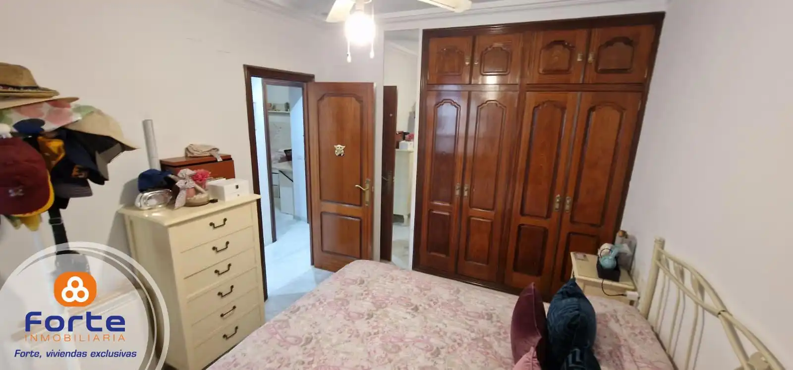 Bedroom of Flat for sale in Córdoba  with Air Conditioner