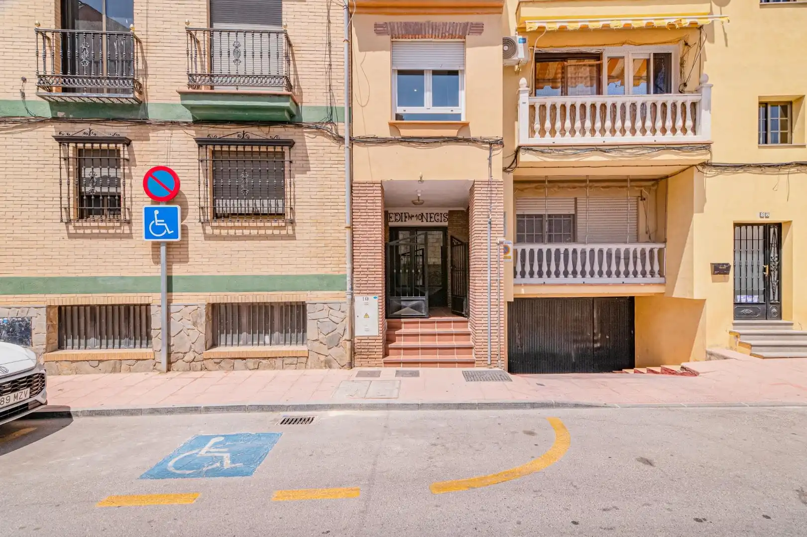 Vista exterior de Piso en venta en La Zubia con Aire acondicionado y Calefacción