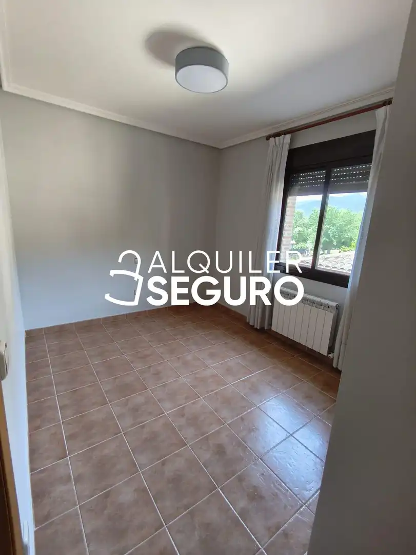 Habitación de Casa o chalet de alquiler en La Adrada  con Calefacción y Trastero