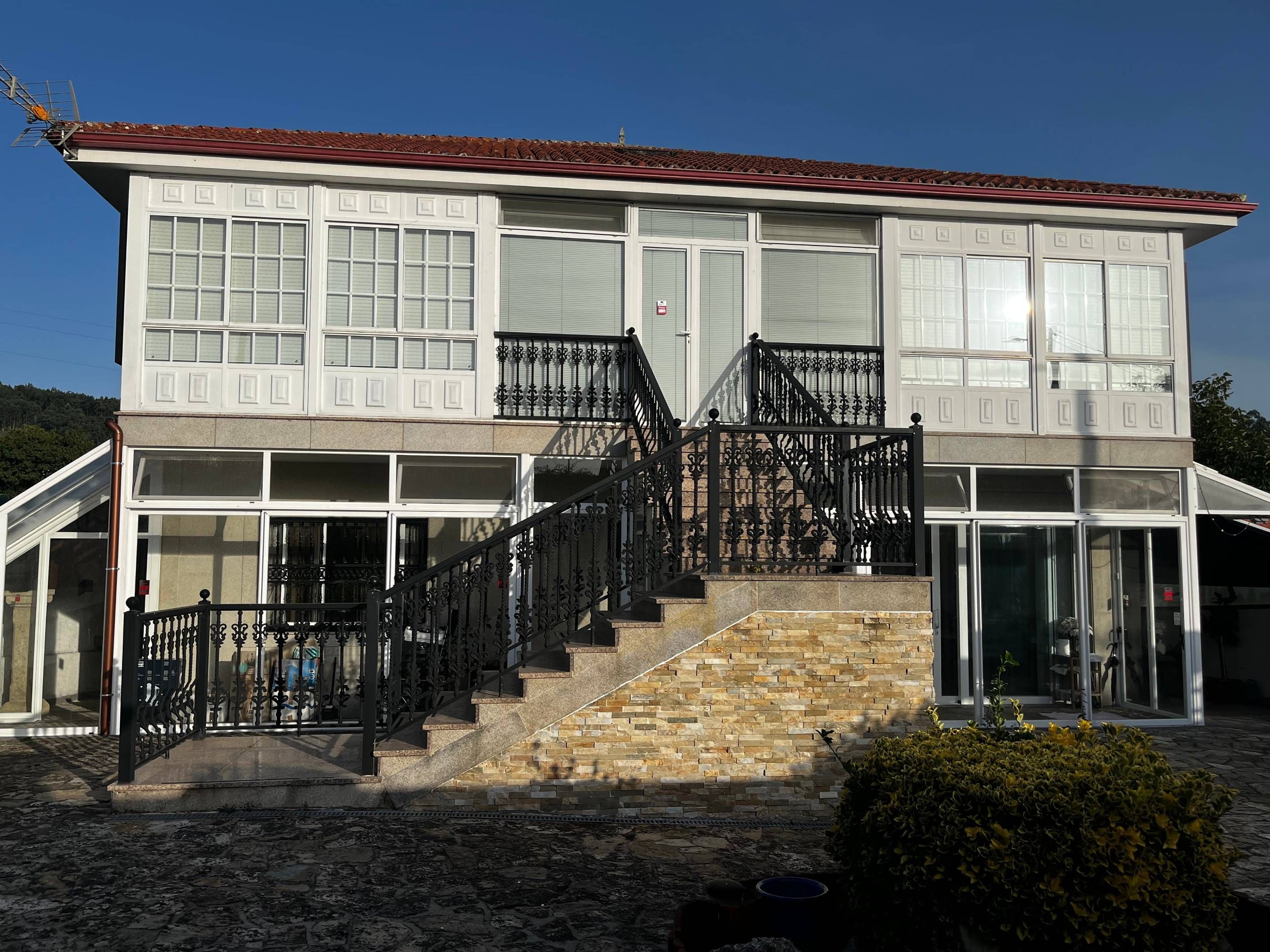 Vista exterior de Casa o xalet de lloguer en Ames amb Calefacció, Traster i Piscina