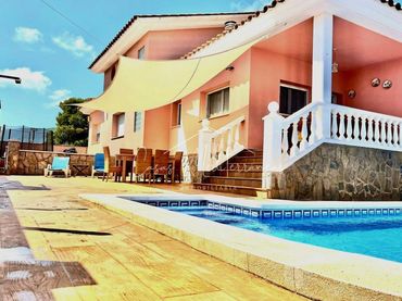 Villa con balcone in vendita a Avinguda de la Vg de Montserrat 33A