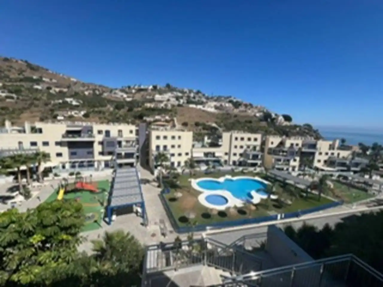 Vista exterior de Apartament de lloguer en Almuñécar amb Terrassa i Piscina comunitària