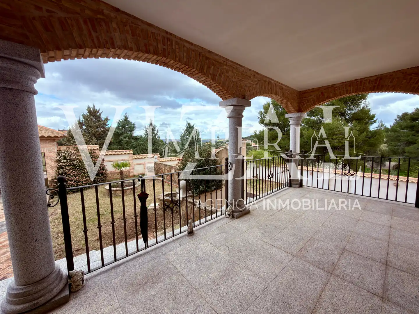 Terrassa de Casa o xalet en venda en Toledo amb Aire condicionat, Calefacció i Jardí privat