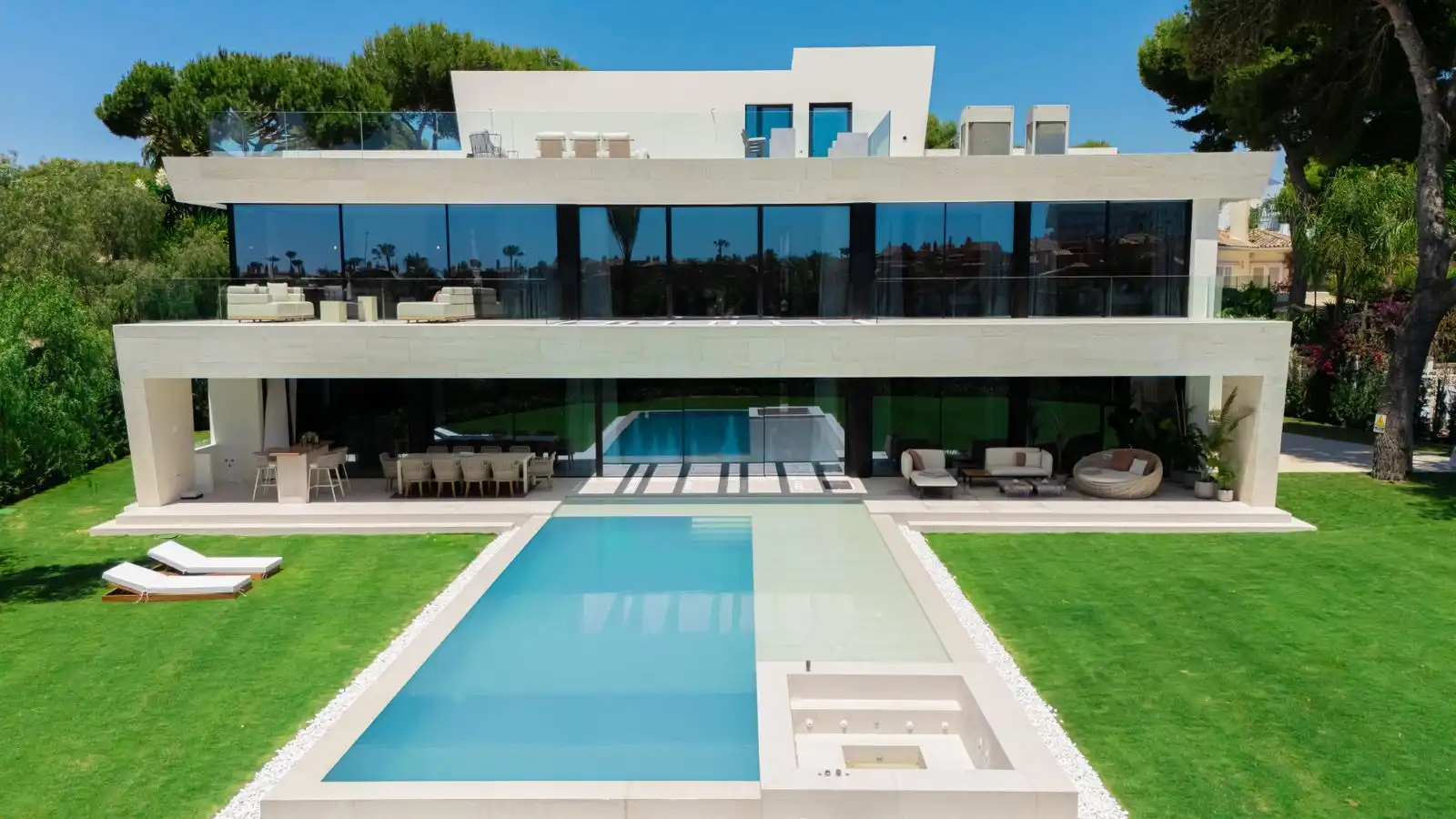 Villa mit Pool zum Verkauf in Urbanización Golf Río Real S/N