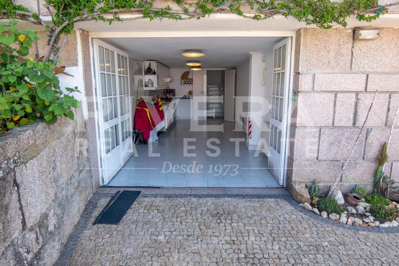 Vista exterior de Casa o xalet en venda en Redondela amb Calefacció i Jardí privat