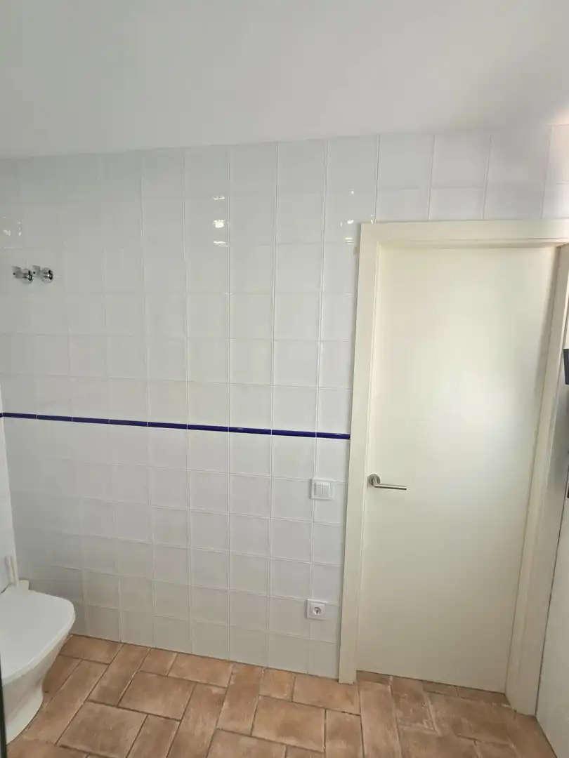 Baño de Planta baja de alquiler en El Masnou con Aire acondicionado, Calefacción y Jardín privado