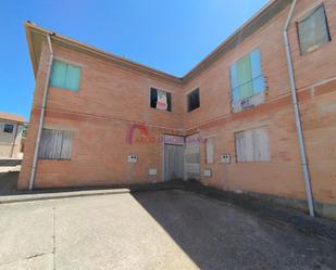 Vista exterior de Casa adosada en venda en Cayuela amb Calefacció
